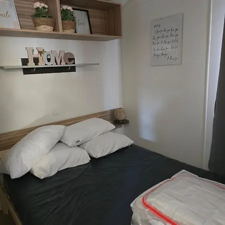 Camping Family's Dream A Pied Mobile-home Confort Avec Terrasse Piscines Et Parc Aquatique *
